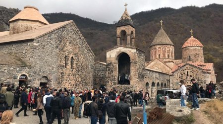 Qarabağ kilsələrində ERMƏNİ ŞOUSU – Fikrət Sadıxovdan qriqoryanların siyasi PƏRDƏARXASI