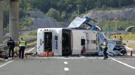 Sərnişin avtobusu qəzaya düşdü – 8 ölü, xeyli yaralı var