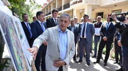 Aydın Kərimov Şuşanın planı barədə şəhərə gələn rəsmilərə məlumat verdi – FOTO