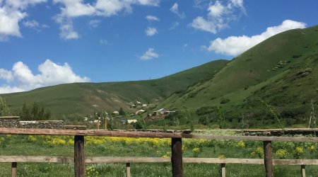 Rus qadını üçün soyunan erməni məmur məşhurlaşdı - FOTO