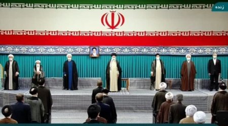İranın yeni prezidenti Xomeyni məscidində and içdi - VİDEO