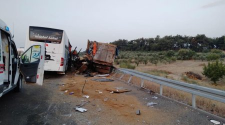Türkiyədə avtobus yük avtomobili ilə toqquşdu - 9 ölü, 30 yaralı var - FOTO