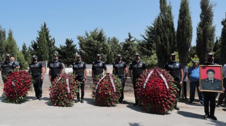 Vilayət Eyvazov vəfat edən polisin vida mərasimində - FOTO