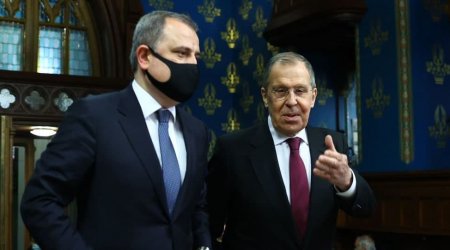 Lavrov Ceyhun Bayramovla Ermənistan-Azərbaycan sərhədindəki vəziyyəti müzakirə etdi