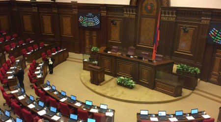 Paşinyana “kapitulyant” deyən deputat parlamentdən qovuldu - ŞOK VİDEO 