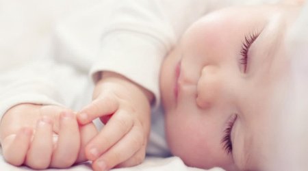 Gəncədə küçədə 3-4 aylıq qız uşağı tapıldı - FOTO