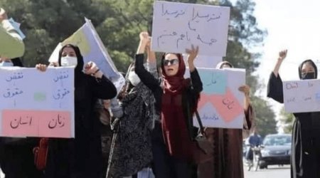 Əfqan qadınlar Herat şəhərində aksiya keçirdi