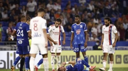 Fransada oyun zamanı qorxulu anlar – Futbolçu qəfil yıxıldı 