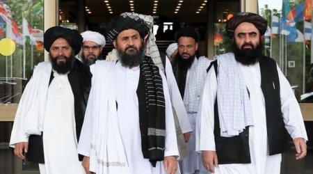 “Taliban” hökumət başçısının ilk rəsmi fotosu yayıldı – FOTO