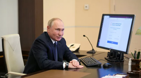 Putin onlayn formada səs verdi - VİDEO 