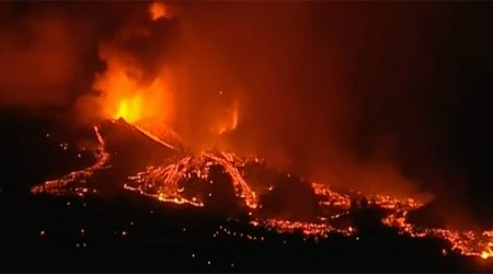 Etna vulkanı yenidən püskürdü - VİDEO