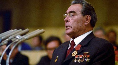 Makron Leonid Brejnevin repressiya üsullarına əl atdı