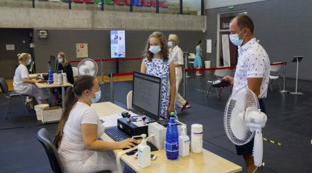 Minlərlə turistdə koronavirus aşkarlandı