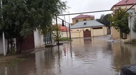 Abşeronda yağışda köməksiz qalan 3 nəfər xilas edildi – VİDEO 