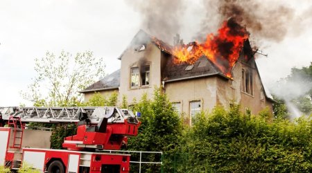 64 yaşlı kişi benzin tökərək qayınanasını yandırdı - FOTO