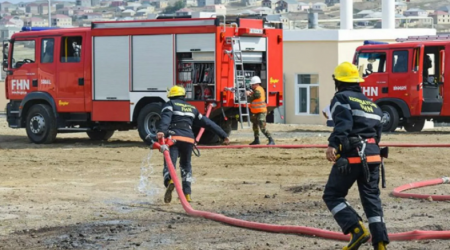 Xırdalanda çoxmərtəbəli binada yanğın oldu - FOTO