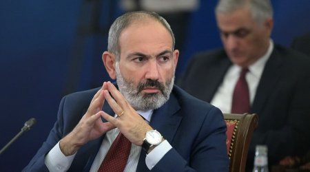 Paşinyan danışıqlar masasında necə oturub? – Erməni müəllifin ŞƏRHİ