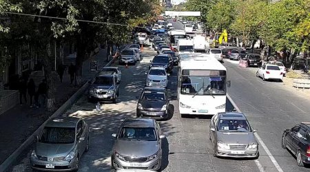 Bakıda tuneldə qəza, sıxlıq yarandı - FOTO 