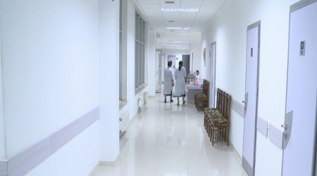 Koronavirus xəstəxanasından gizli görüntülər – “Nənəmə heç kim baxmır...” - VİDEO