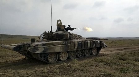 Azərbaycan Ordusunun tankları döyüş hazırlığına gətirildi - VİDEO