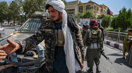 “Taliban” silahlıları əsgər forması geyindilər - VİDEO