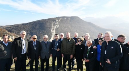 Prezident  və birinci xanım xarici qonaqlarla Cıdır düzündə - FOTO-VİDEO