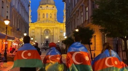 Budapeştdəki azərbaycanlı tələbələr Zəfər Gününü belə qeyd etdilər - VİDEO
