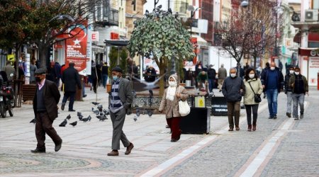 COVID-19: Bir gündə 217 nəfər öldü - Türkiyədə vəziyyət ağırlaşdı