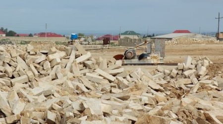 Bakıda FACİƏ: Maşinist daş kəsən mişarın arasında qalaraq öldü