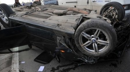 Goranboyda avtomobil aşdı, sürücü yaralandı