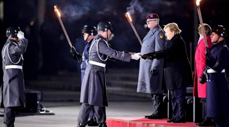 Angela Merkel vida mərasimindəki mahnı seçimi ilə diqqət çəkdi - VİDEO