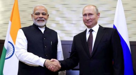 Putin Hindistana getdi