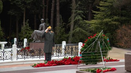 Vilayət Eyvazov Heydər Əliyevin məzarını ziyarət etdi - FOTO