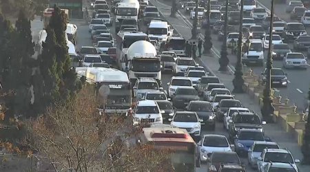 Bakıda bu avtobuslar tıxacda qaldı – FOTO