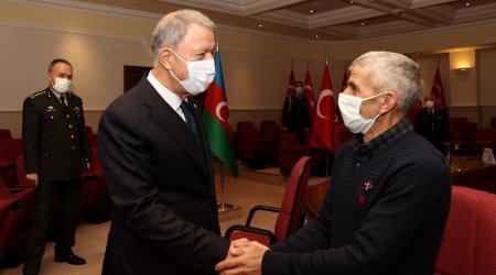 Hulusi Akar ona söz verən azərbaycanlı şəhidin ailəsi ilə görüşdü - FOTO