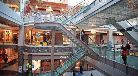 Moskvada ticarət mərkəzində ATIŞMA: İnsanlar evakuasiya edilir - VİDEO