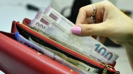 Bakıda müəllimlərin maaşı 741 manat oldu