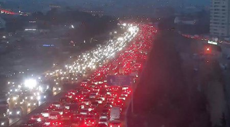 Bakıdakı tıxaclardan ÇIXIŞ YOLU – İş saatları bölünə bilər