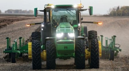 ABŞ-da sürücüsüz traktor təqdim edildi