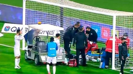 Futbolçu oyun vaxtı infarkt keçirdi - Matç dayandırıldı