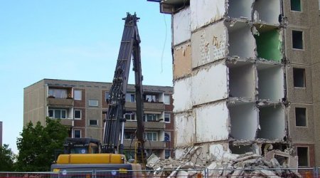 Bakıda istismara tam yararsız binaların sayı AÇIQLANDI