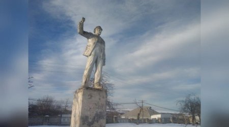 Həyətində Stalinin heykəli olan Oğuz sakini – Mədəniyyət Nazirliyinin “heykəl parkı” ideyası nə yerdə qaldı?