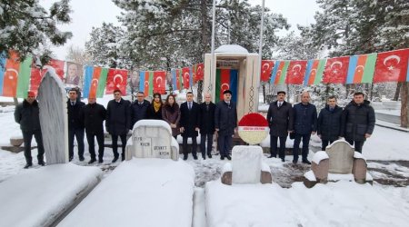 Azərbaycanın Türkiyədəki səfiri Rəsulzadənin məzarı başında - FOTO 