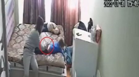 Bakıda uşağa işgəncə verən dayə polisə çağırıldı - VİDEO