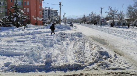 Türkiyədə güclü qarın FƏSADI: Orta məktəblərdə tətilin müddəti uzadıldı