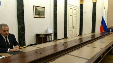 Putin Makrondan sonra Lavrov və Şoyqunu uzaq məsafədə qəbul etdi - VİDEO