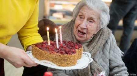 “Ölmək istəmirəm”: 109 yaşlı qadın 2 dünya müharibəsindən və “COVİD-19”dan sağ çıxdı