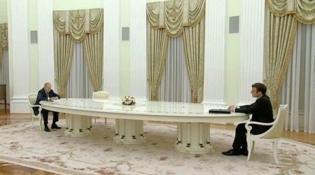 Putinin OVAL masası: İtaliyada hazırlanıb, uzunluğu 5 metrdir - FOTO