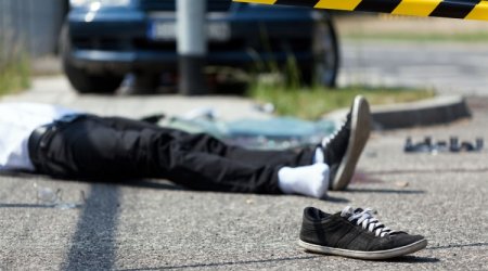 Ağdaşda yolu keçən şəxsi avtomobil vurdu