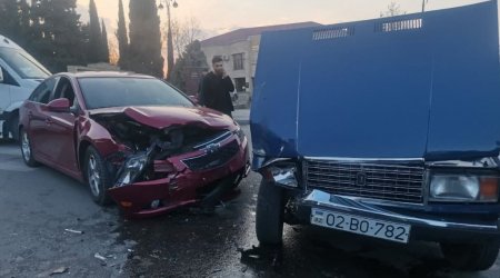 Göygöldə iki avtomobil toqquşdu, yaralı var - FOTO
